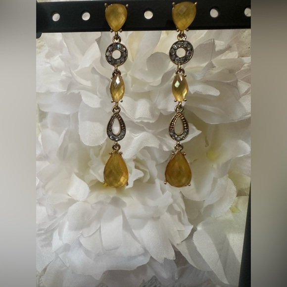 Gorgeous Yellow Stone Color Earrings - Picture 2 of 4